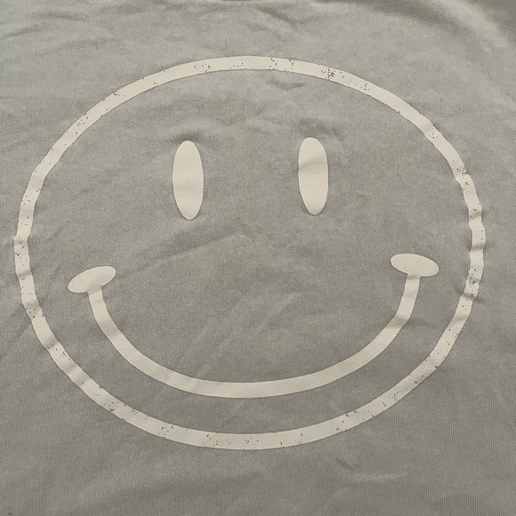 🚨SOLD🚨🙂Easel Smiley Sweatshirt🙂 - Picture 3 of 5